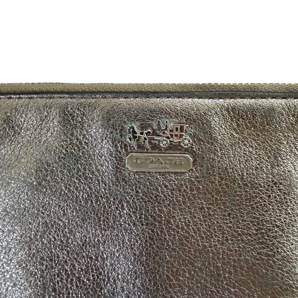 Vintage Coach Metallic Pewter Leather Chain Wristlet Pouch Silver Logo